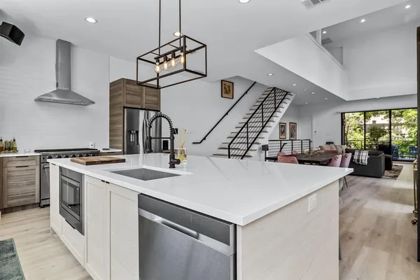 $4,450 | 2325 Hondo Avenue, Dallas, TX 75219