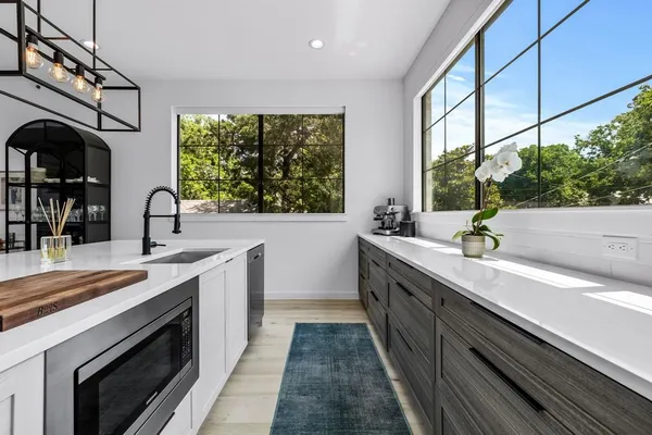 $4,450 | 2325 Hondo Avenue, Dallas, TX 75219