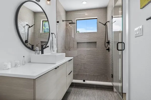 $4,450 | 2325 Hondo Avenue, Dallas, TX 75219