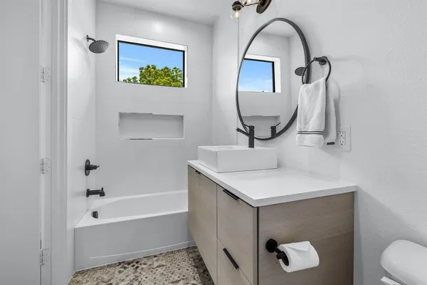 $4,450 | 2325 Hondo Avenue, Dallas, TX 75219