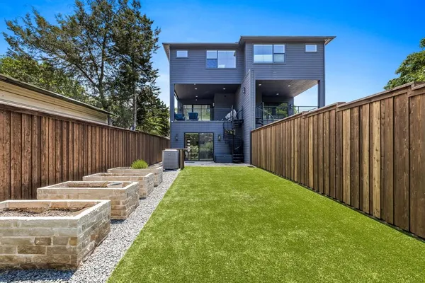 $4,450 | 2325 Hondo Avenue, Dallas, TX 75219