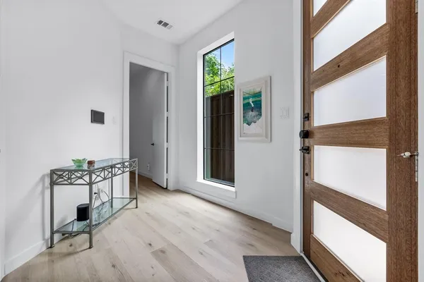 $4,450 | 2325 Hondo Avenue, Dallas, TX 75219