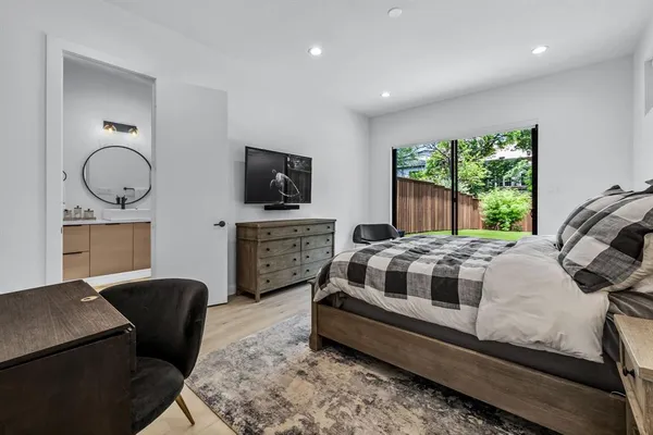 $4,450 | 2325 Hondo Avenue, Dallas, TX 75219