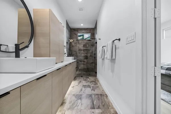 $4,450 | 2325 Hondo Avenue, Dallas, TX 75219