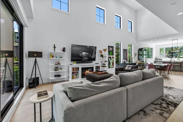 $4,450 | 2325 Hondo Avenue, Dallas, TX 75219