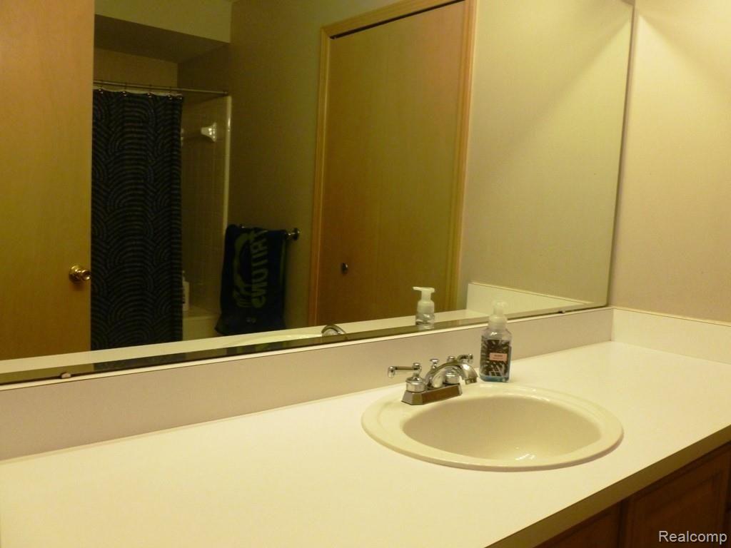 46444 Fairwind Road Macomb, MI 48044 - Photo 23 of 29 P1030365.bathroomsink