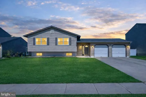 $450,000 | 12 Radka Drive, Newark, DE 19702