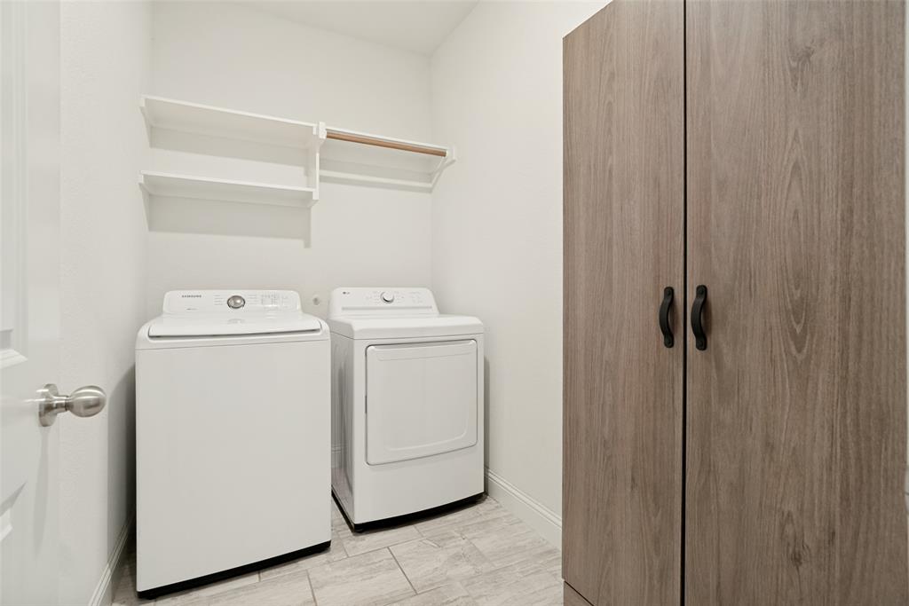 9424 Wildcat Ridge Godley, TX 76044 - Photo 13 of 25 a utility room with dryer and washer