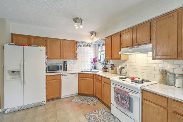 $2,600 | 2318 North England Court, Charleston, SC 29414