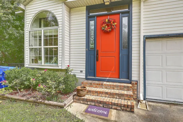 $2,600 | 2318 North England Court, Charleston, SC 29414