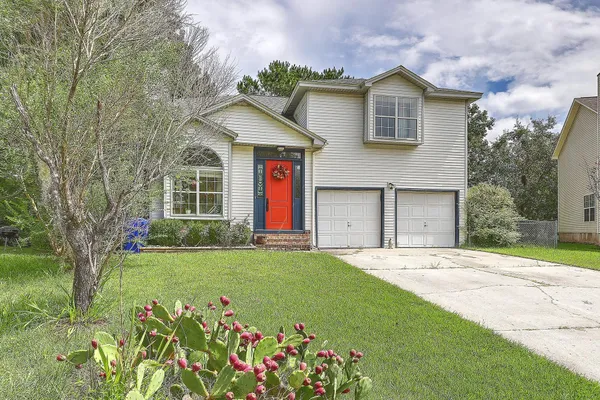 $2,600 | 2318 North England Court, Charleston, SC 29414