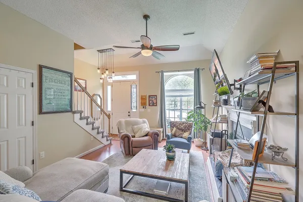 $2,600 | 2318 North England Court, Charleston, SC 29414