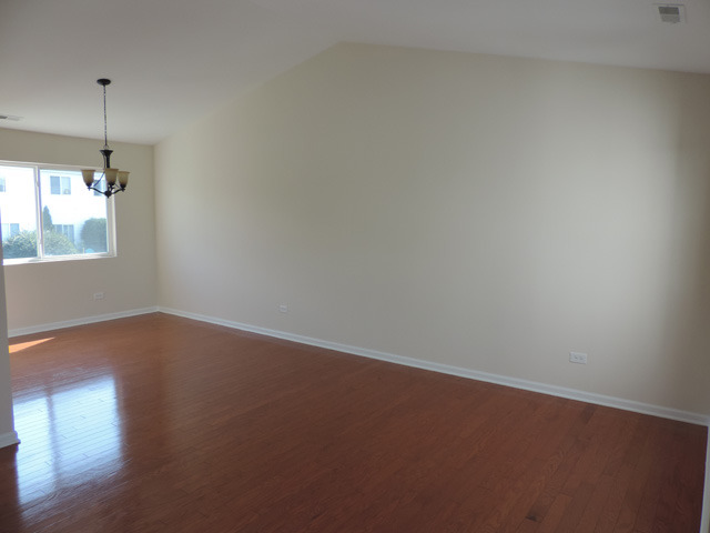 554 Springwood Drive, Unit 554 Joliet, IL 60431 - Photo 3 of 10