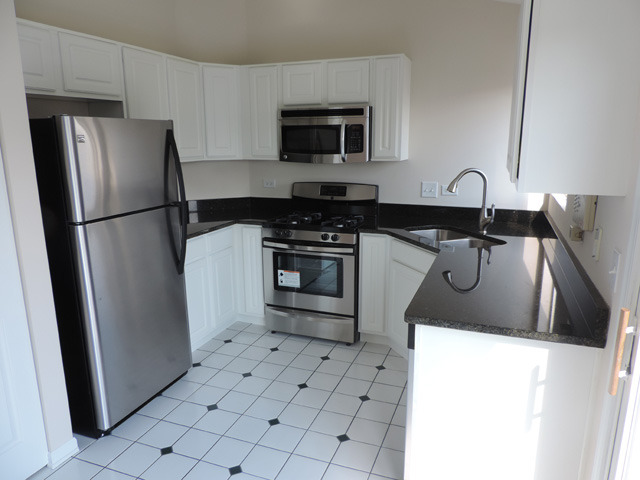 554 Springwood Drive, Unit 554 Joliet, IL 60431 - Photo 5 of 10