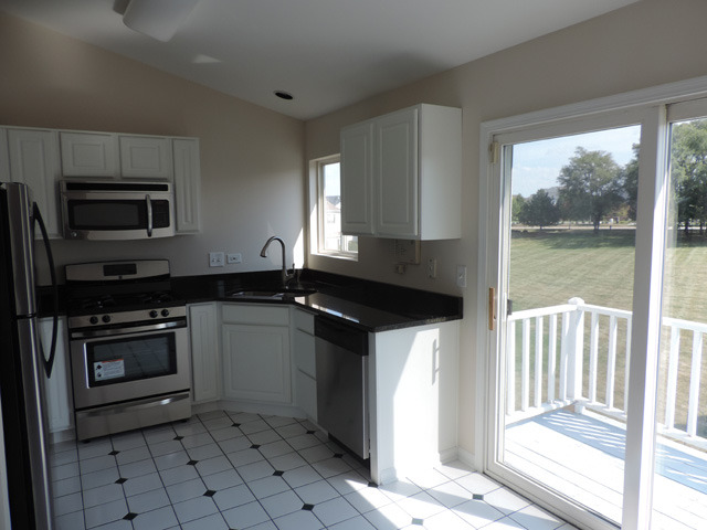 554 Springwood Drive, Unit 554 Joliet, IL 60431 - Photo 6 of 10