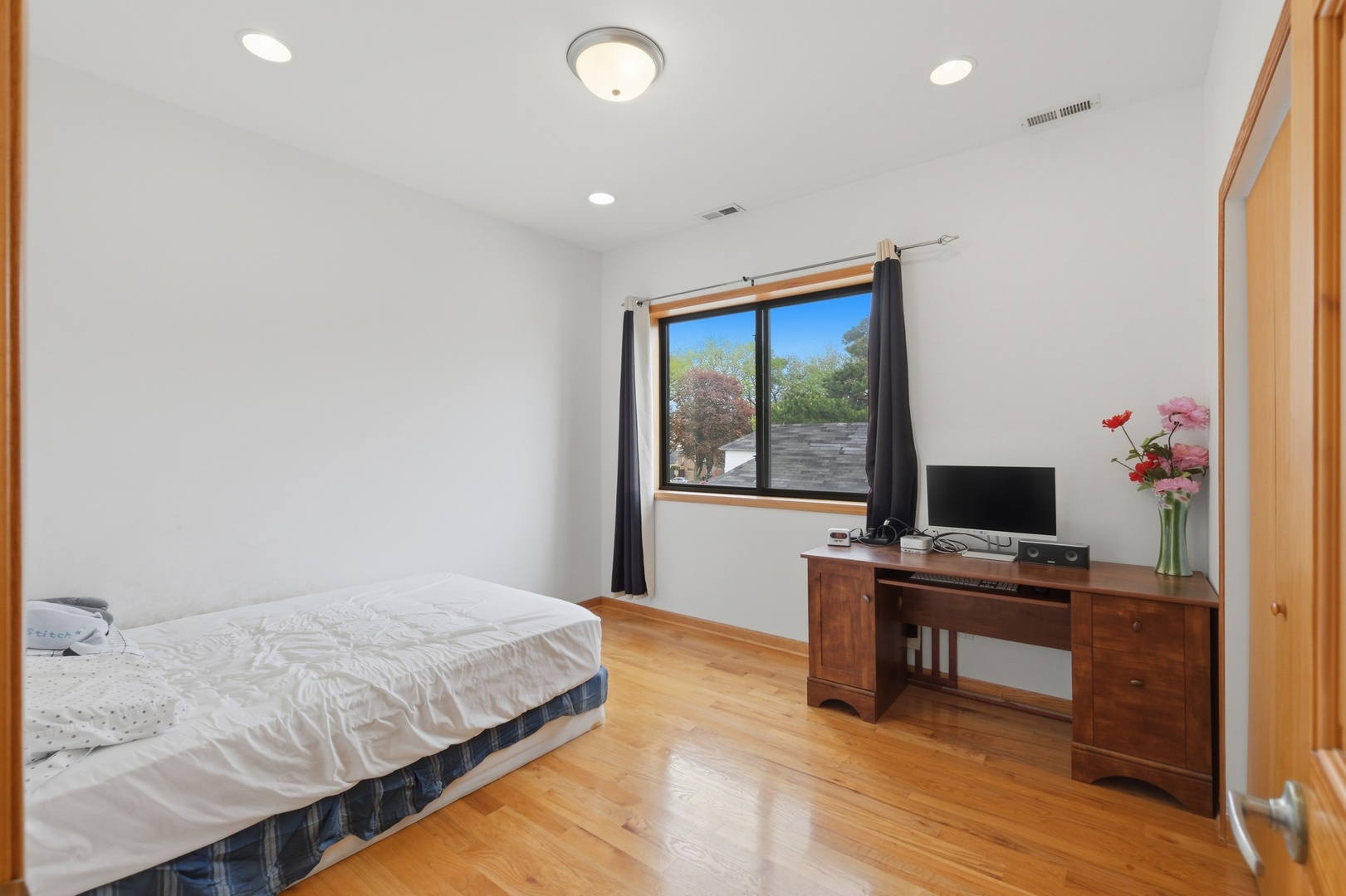 3917 West 60th Street Chicago, IL 60629 - Photo 16 of 34 a bedroom with a workspace