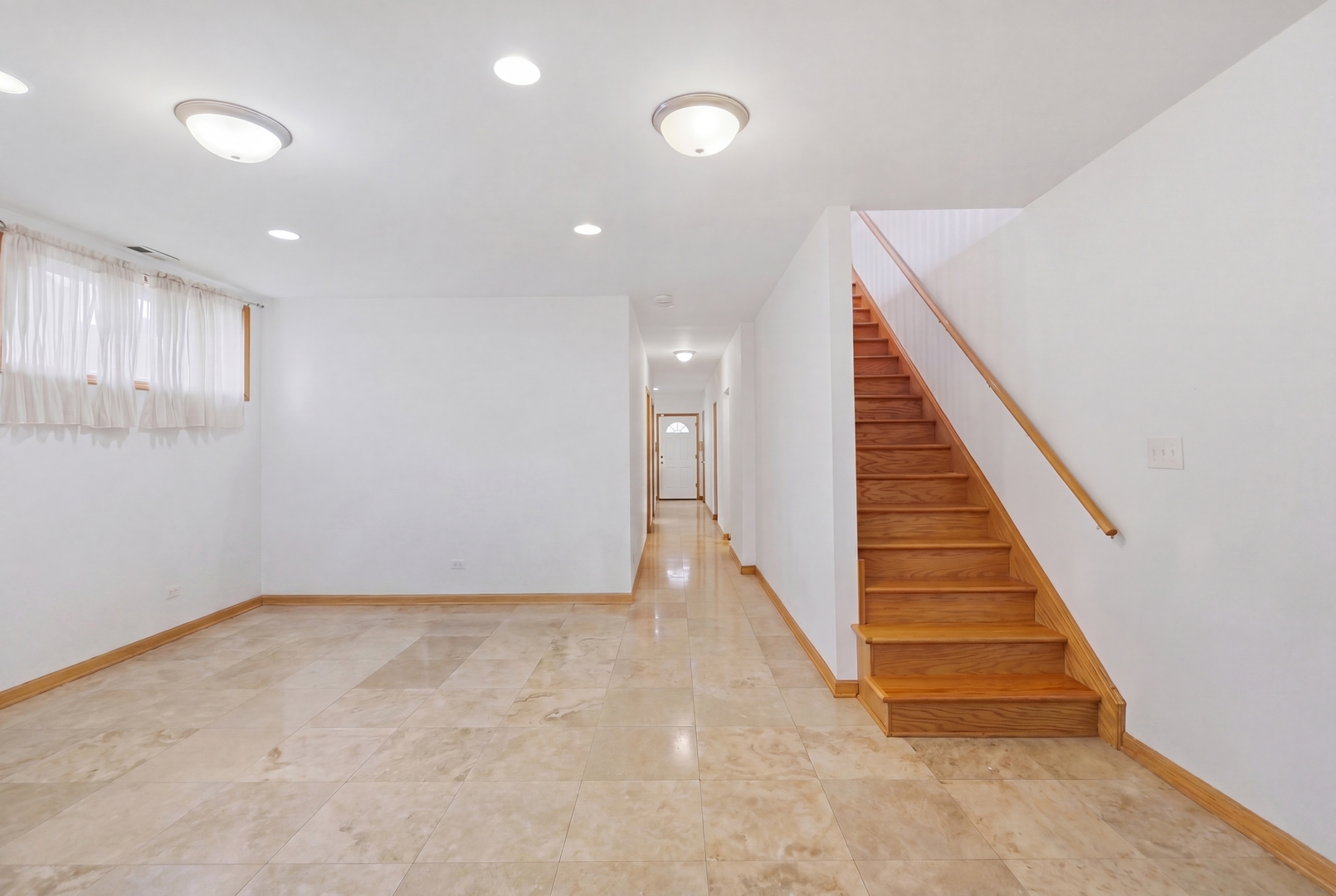 3917 West 60th Street Chicago, IL 60629 - Photo 20 of 34 an entryway in a hall with a window