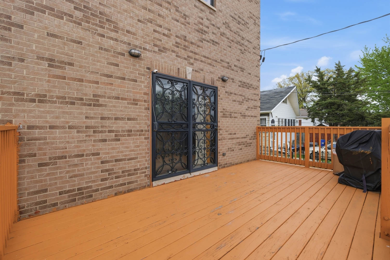 3917 West 60th Street Chicago, IL 60629 - Photo 28 of 34 a view of wooden balcony
