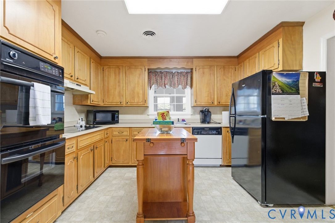4500 Vauxhall Road Richmond, VA 23234 - Photo 9 of 30 Kitchen with light countertops, black appliances,