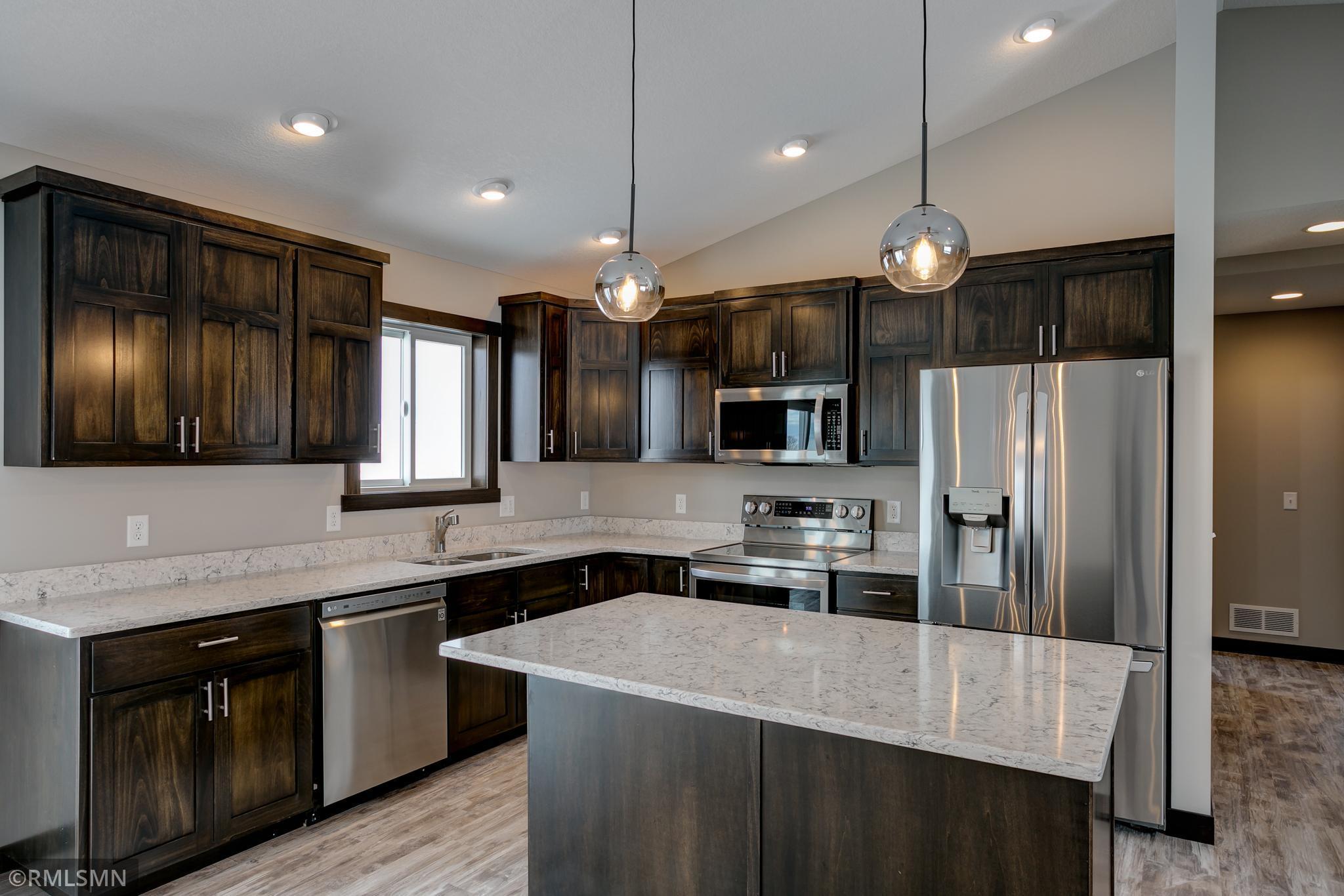 529 Prairie Road New Richmond, WI 54017 - Photo 2 of 35 Gallery Image 2