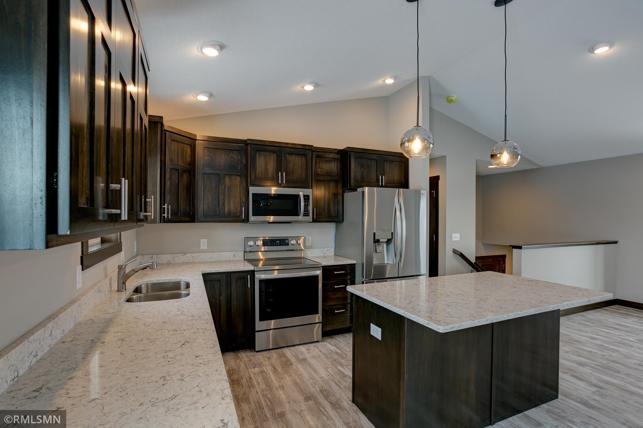 529 Prairie Road New Richmond, WI 54017 - Photo 3 of 35 Gallery Image 3