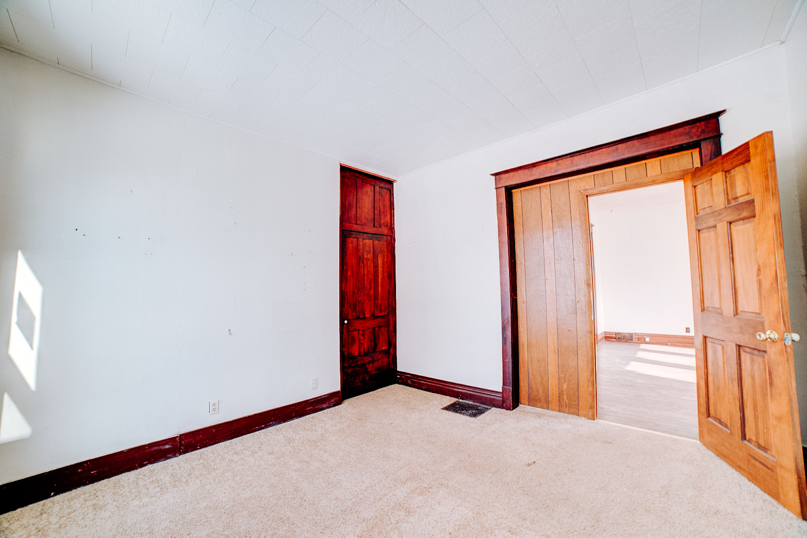 312 North 4th Street Watseka, IL 60970 - Photo 8 of 25