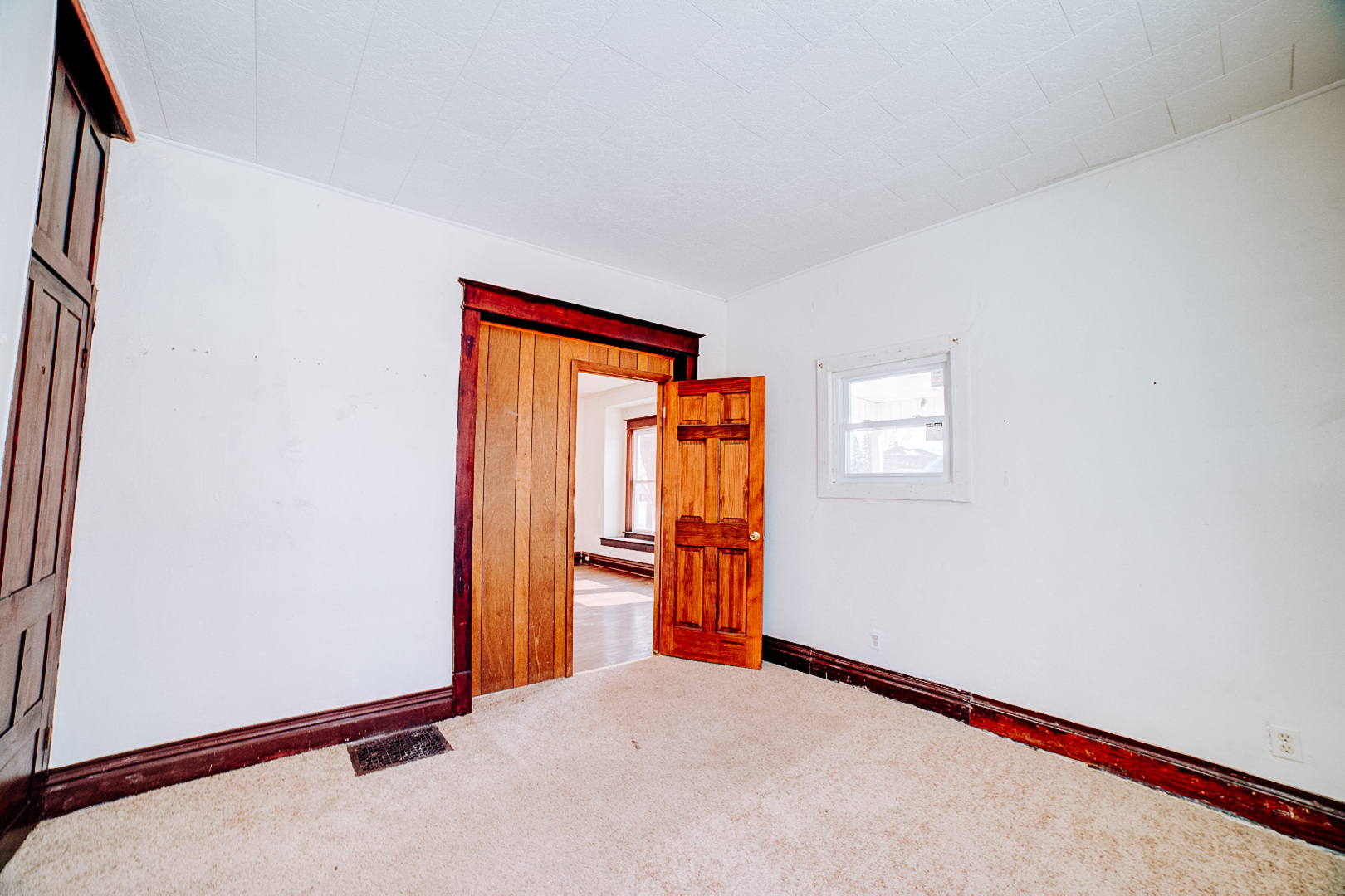 312 North 4th Street Watseka, IL 60970 - Photo 9 of 25