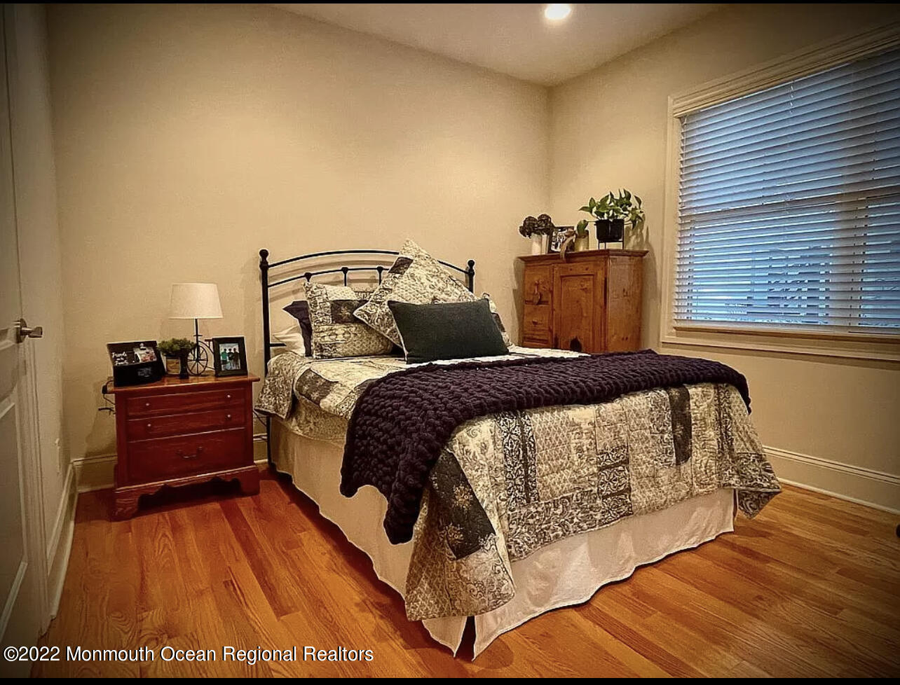130 Montrose Road Colts Neck, NJ 07722 - Photo 17 of 28 Guest Bedroom en Suite (1st Floor)