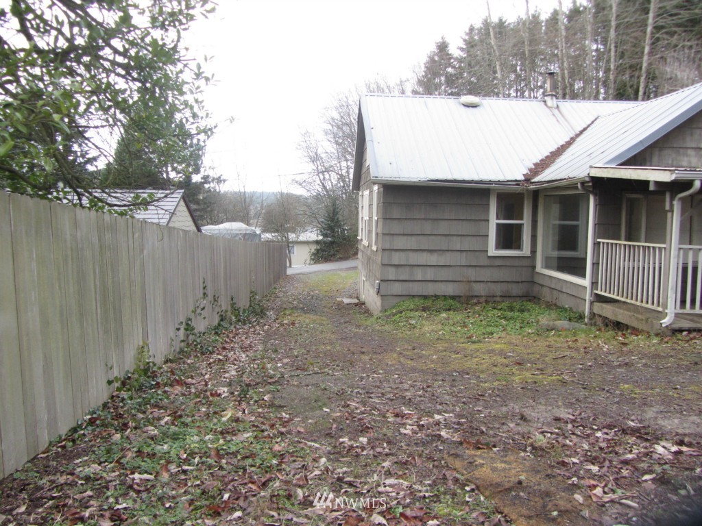 1870 Southwest Cook Road Port Orchard, WA 98367 - Photo 18 of 19 Gallery Image 18