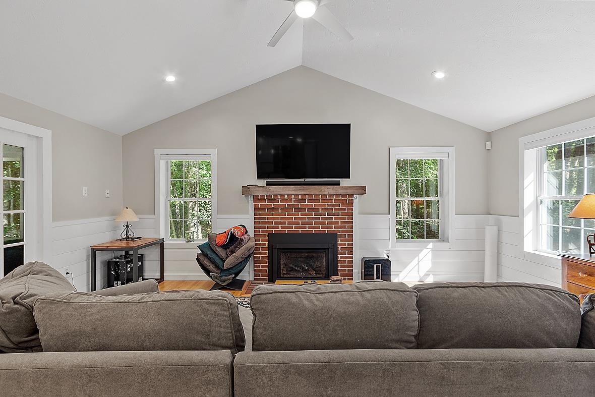 49 Mountain Road Brookline, NH 03033 - Photo 4 of 40