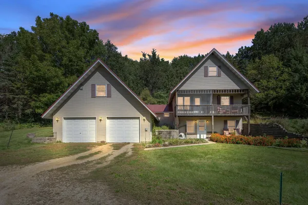 $665,000 | 41912 205th Avenue, Le Center, MN 56057