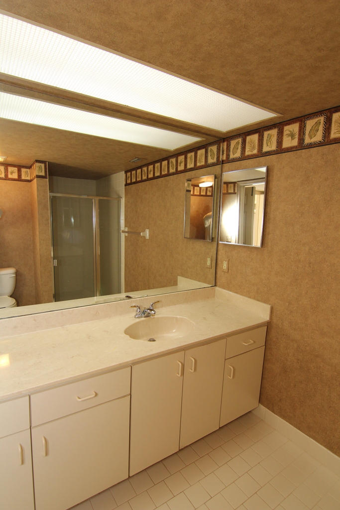 5750 Coach House Circle, Unit D Boca Raton, FL 33486 - Photo 12 of 17 12 Diaz Bath #2