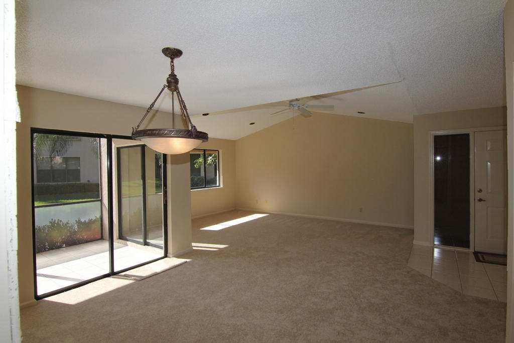 5750 Coach House Circle, Unit D Boca Raton, FL 33486 - Photo 3 of 17 02 Diaz LR #2