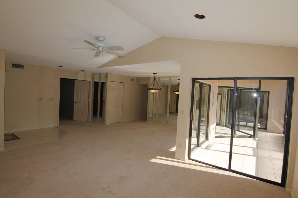 5750 Coach House Circle, Unit D Boca Raton, FL 33486 - Photo 4 of 17 03 Diaz LR #2a