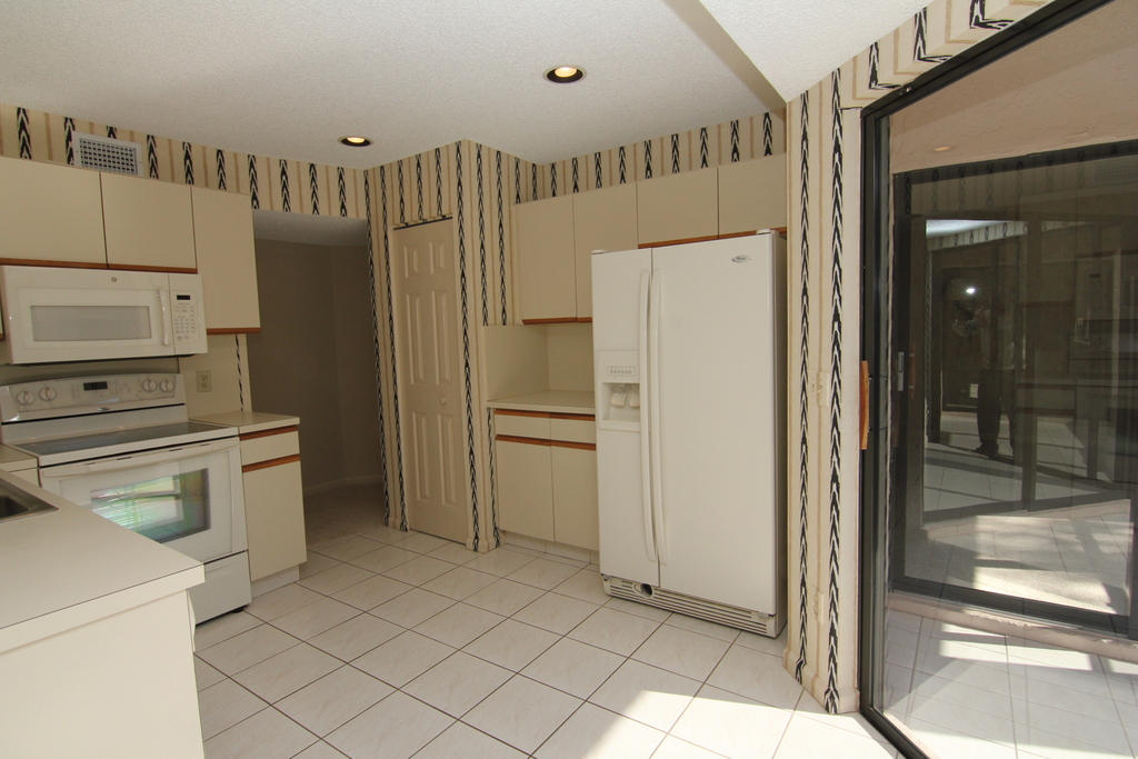 5750 Coach House Circle, Unit D Boca Raton, FL 33486 - Photo 5 of 17 04 Diaz Kitchen #1