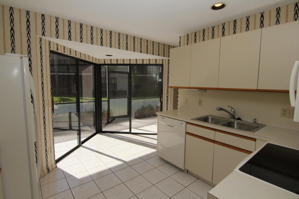 5750 Coach House Circle, Unit D Boca Raton, FL 33486 - Photo 6 of 17 05 Diaz Kitchen #2