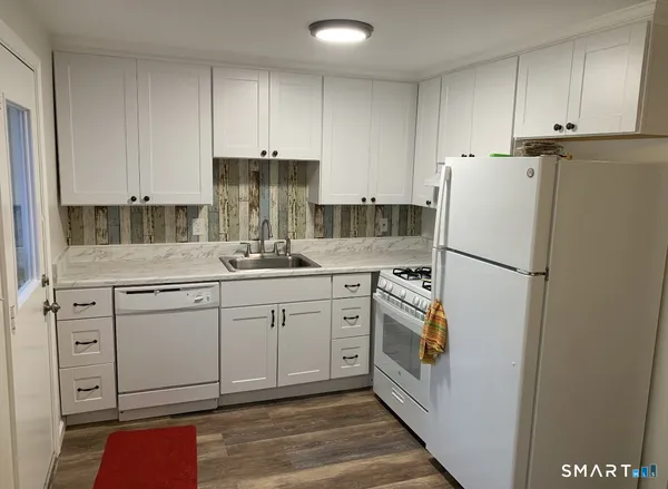 $589,900 | 72 Glen Eagle Drive, Bristol, CT 06010