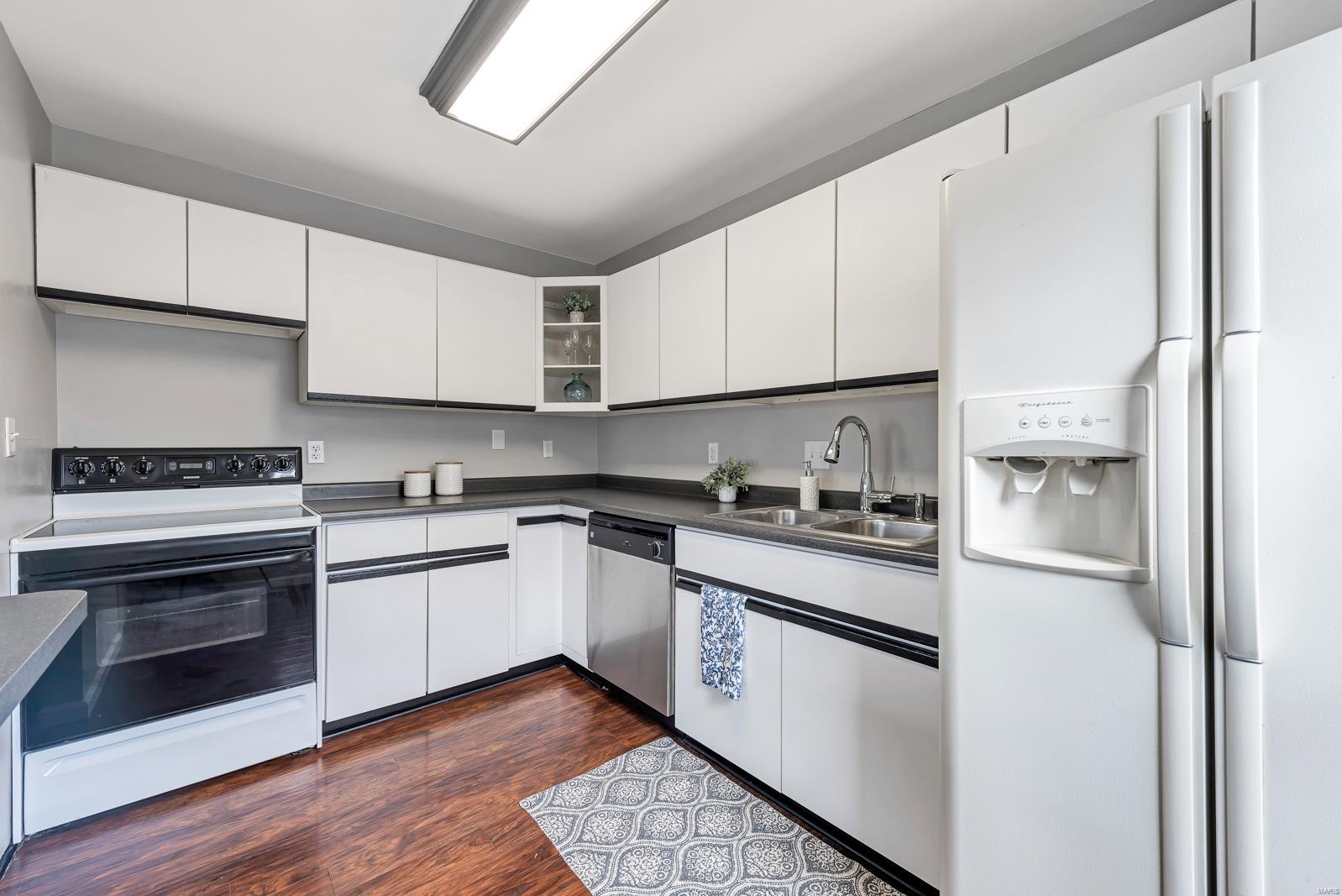 9450 MacKenzie Road St. Louis, MO 63123 - Photo 8 of 26