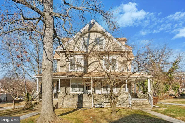 $1,700 | 118 Walnut Avenue, Unit 2, Ardmore, PA 19003