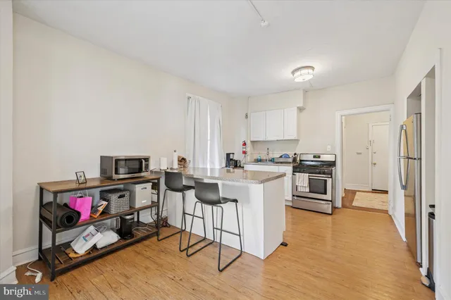 $1,700 | 118 Walnut Avenue, Unit 2, Ardmore, PA 19003