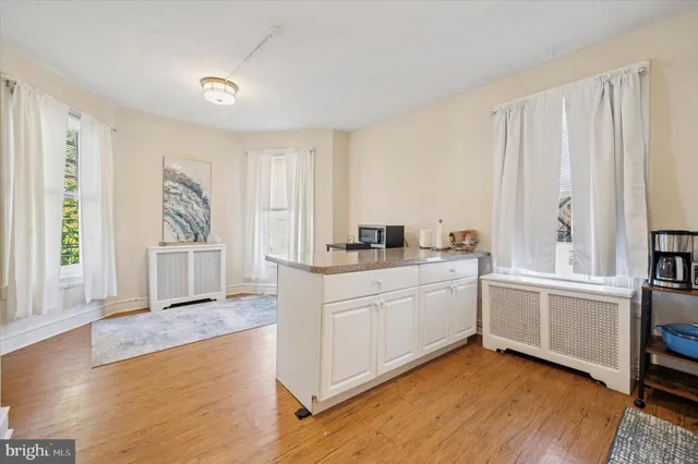 $1,700 | 118 Walnut Avenue, Unit 2, Ardmore, PA 19003