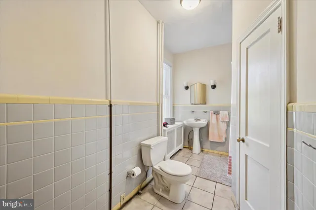 $1,700 | 118 Walnut Avenue, Unit 2, Ardmore, PA 19003