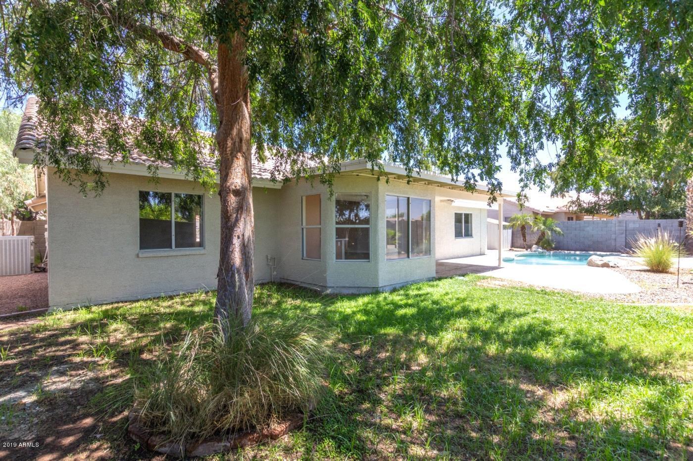 8757 West Wethersfield Road Peoria, AZ 85381 - Photo 17 of 18 17. q.Grassy area