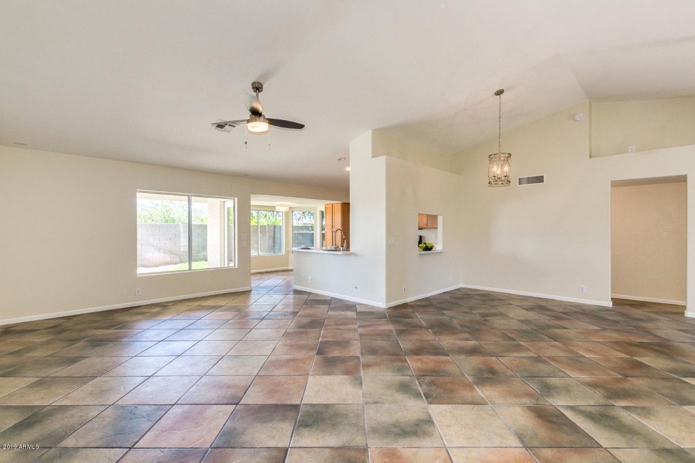 8757 West Wethersfield Road Peoria, AZ 85381 - Photo 5 of 18 5. e.Family room