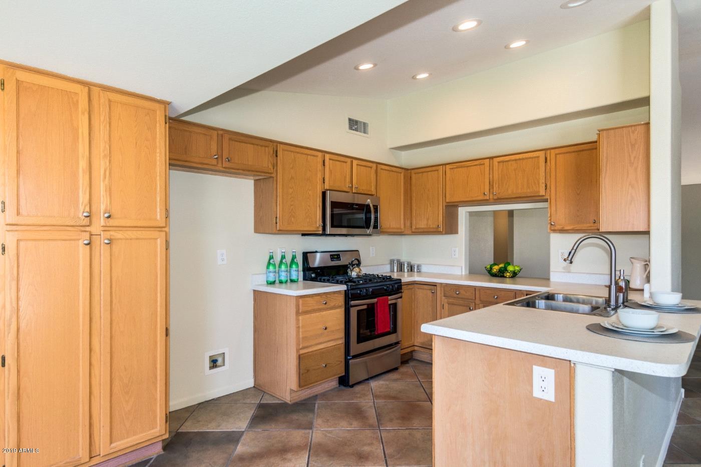 8757 West Wethersfield Road Peoria, AZ 85381 - Photo 6 of 18 6. f.Kitchen