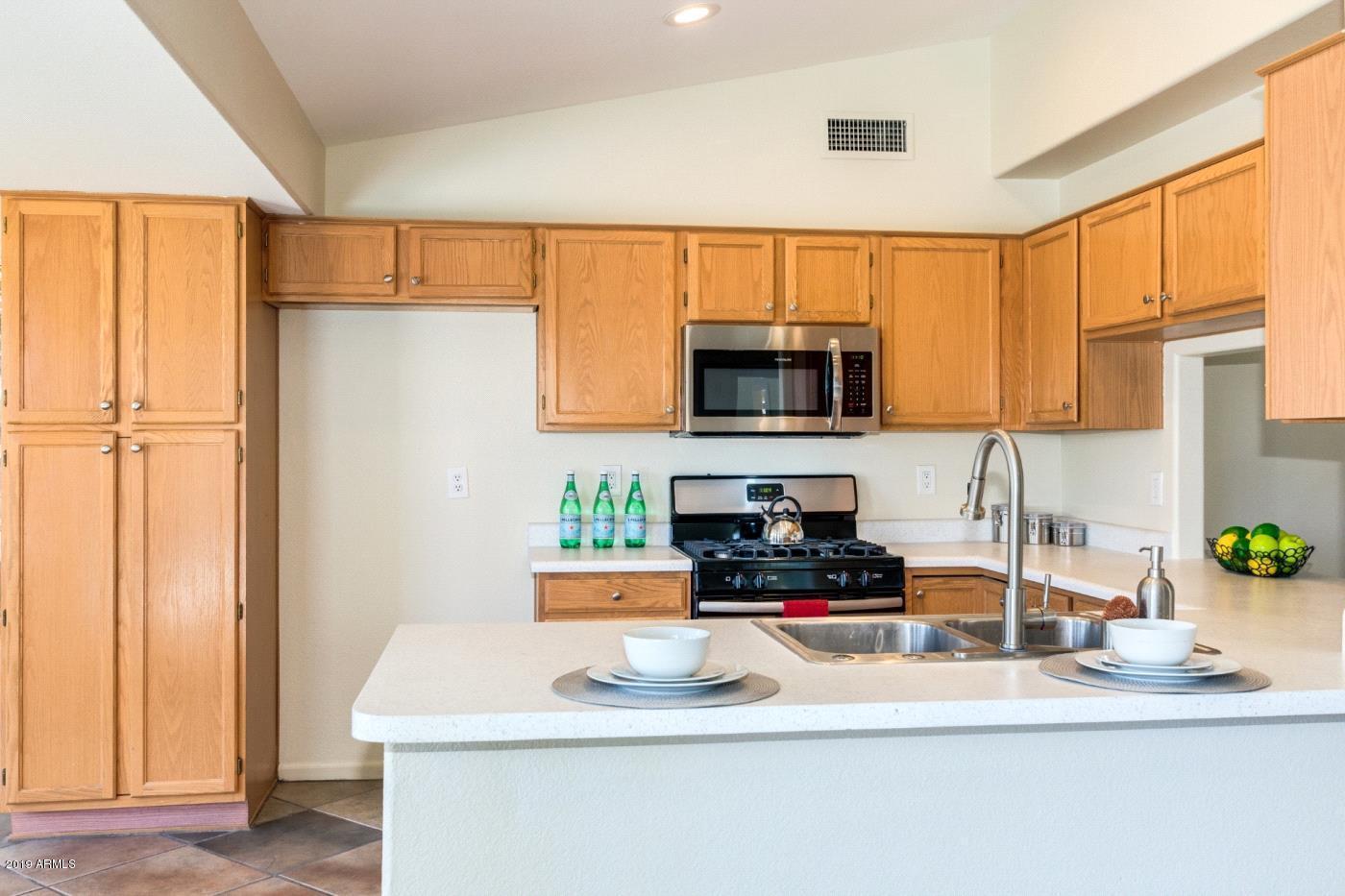 8757 West Wethersfield Road Peoria, AZ 85381 - Photo 8 of 18 8. h.Informal dining