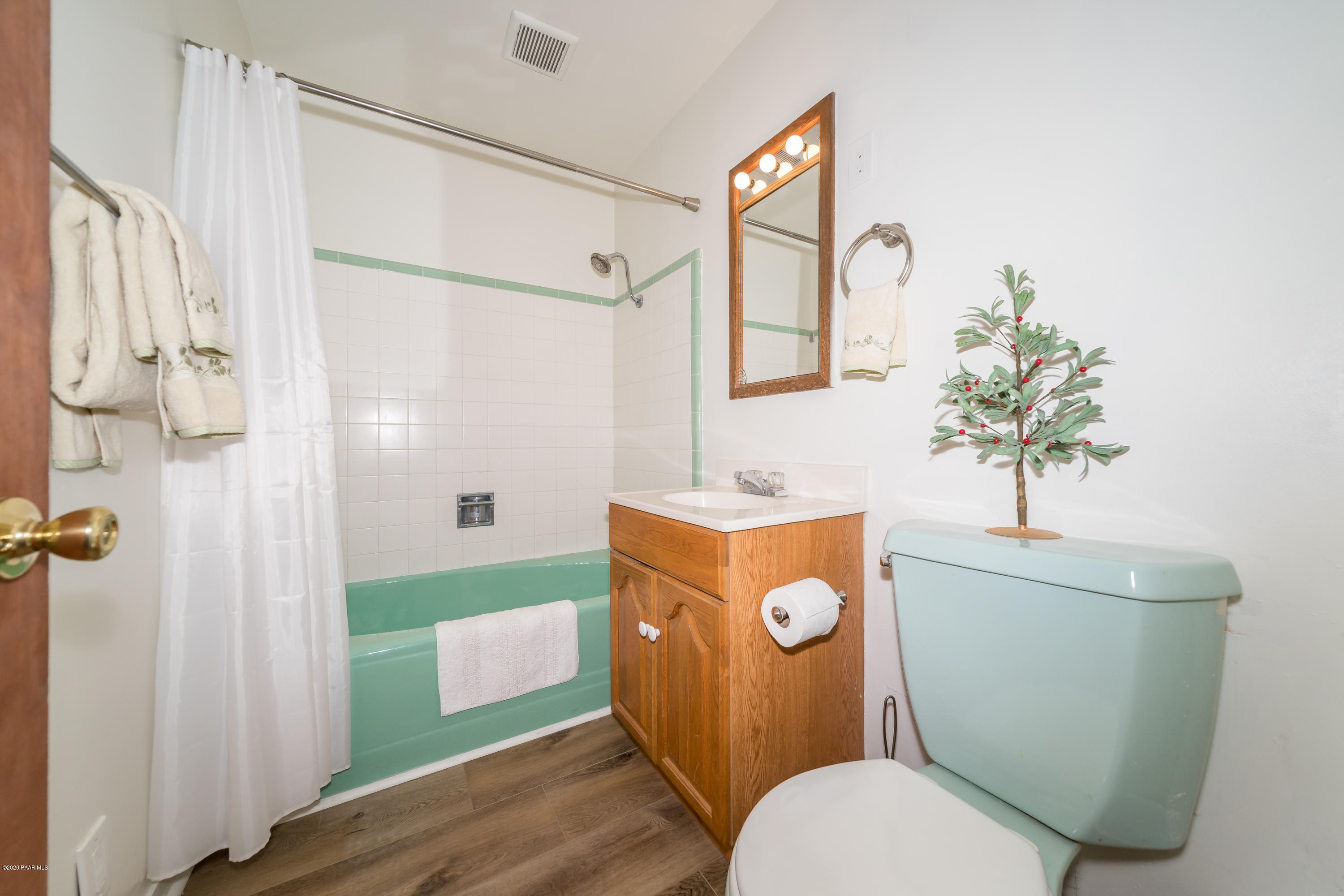1301 Paradise Valley Road Prescott, AZ 86303 - Photo 18 of 27 020_Bathroom