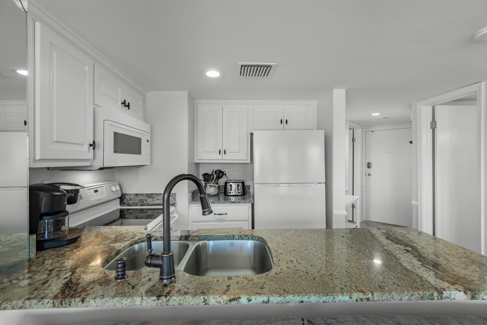 497 Plantation Road, Unit 1148 Gulf Shores, AL 36542 - Photo 6 of 33 Kitchen