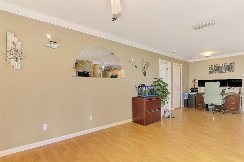 411 Nightingale Road Venice, FL 34293 - Photo 10 of 37
