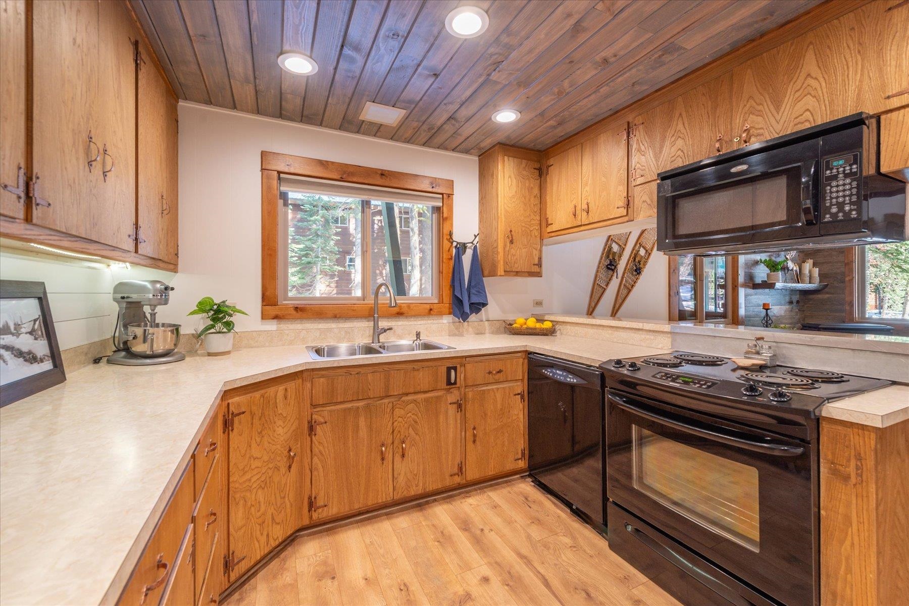 5225 Palisade Road Soda Springs, CA 95728 - Photo 11 of 26